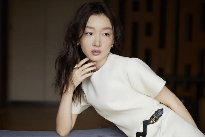 周冬雨个人资料，身材高挑如170cm，素颜白到发光！