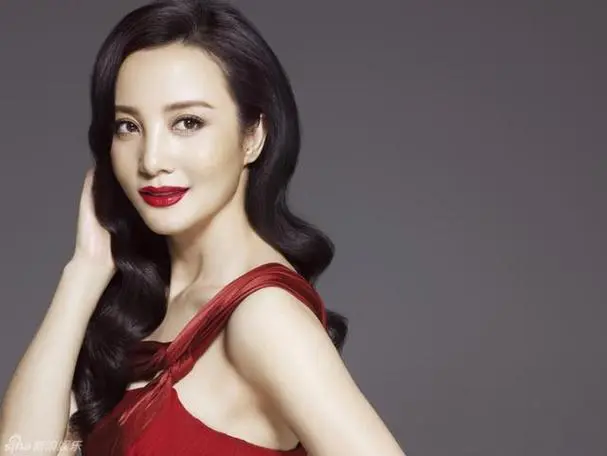 54岁陶红近个人资料：照曝光，身材丰满犹如水蜜桃 吸睛又亮眼