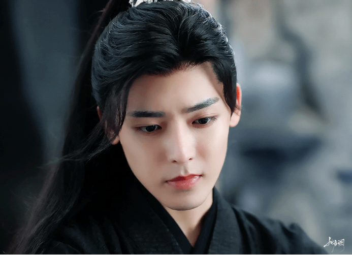 侯明昊个人资料：19岁到26岁颜值变化，从女装大佬到古装男神，我是真的爱了