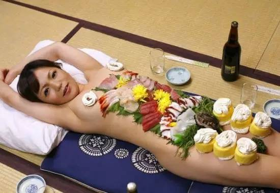 日本女体盛 ，披着文化狼皮的色情演绎