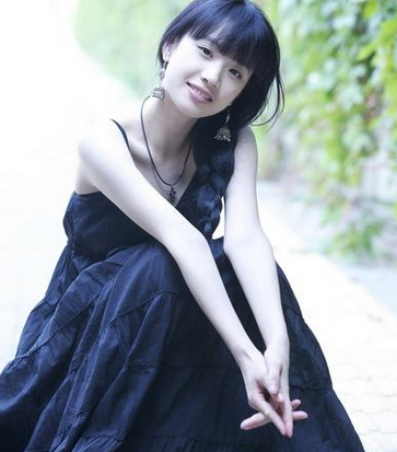 白灵人体艺术粉色“猴子装”仅遮三点十分抢眼