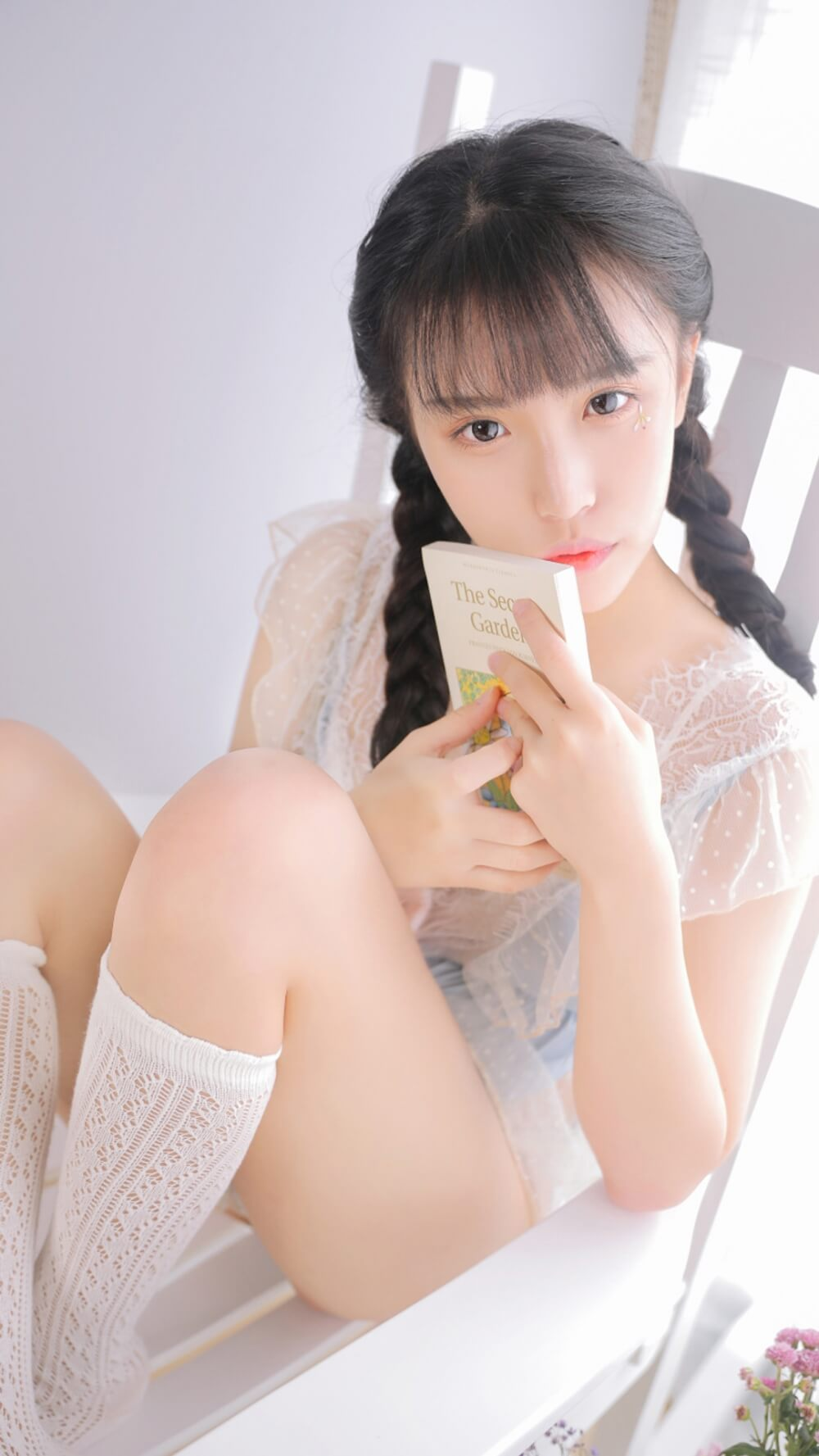 性感诱人樱桃少女蕾丝睡衣写真套图