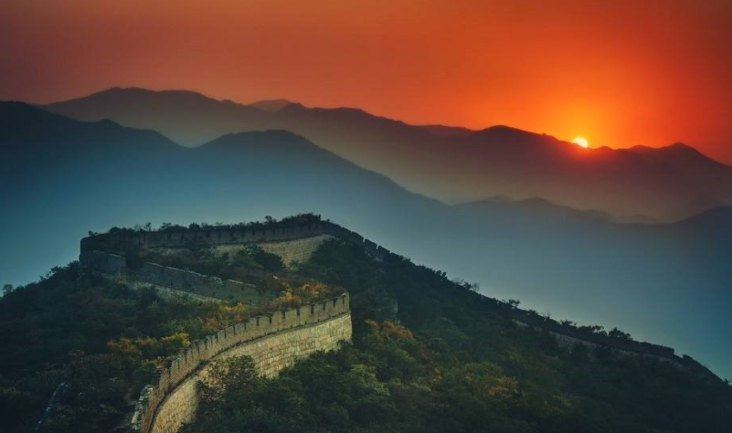万里长城简介（中华民族的象征和骄傲，世界七大奇迹之一）