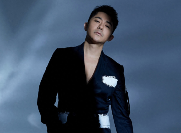 安琥深蓝幽静写真曝光 质感神秘悠然自得