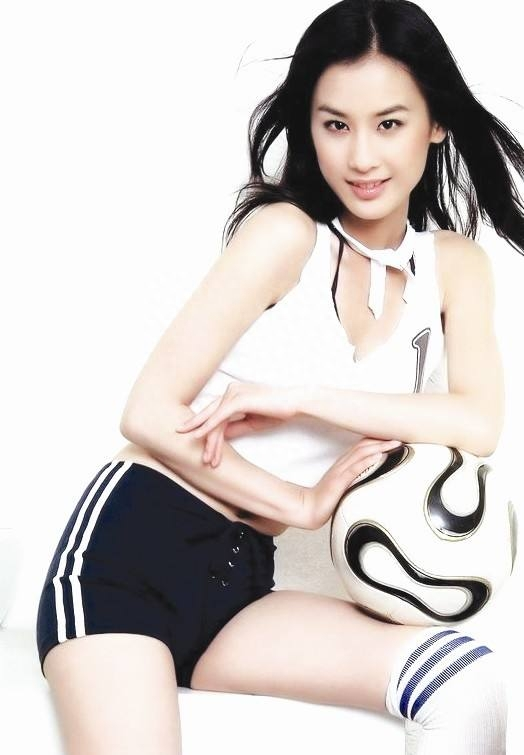 黄圣依个人资料：辛苦奋斗经历简介