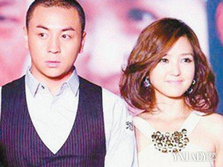 释小龙和何洁结婚照，其实早已分手各不相关