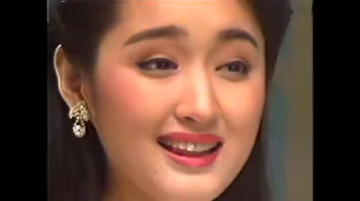 92年的杨钰莹初登央视演唱《风含情水含笑》