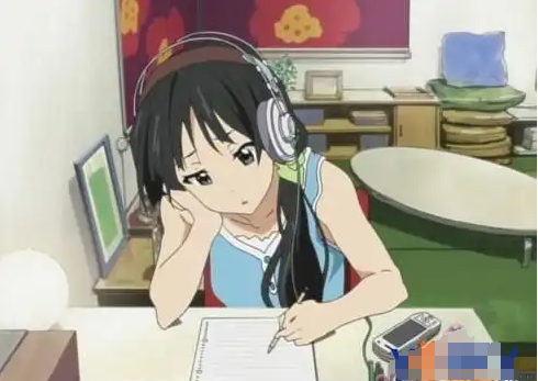 把英语委员按在桌子上抄这种行为不可取