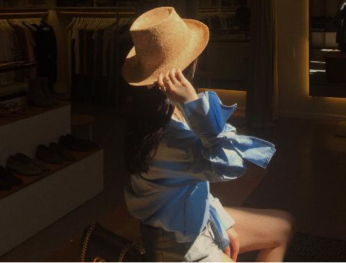 他冲刺的速度越来越快 每上一个台阶都顶一下才开心