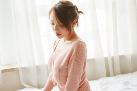 三个人在一个床上做了那个 很舒服过程很愉快下次还想玩