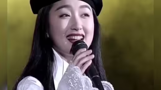 杨钰莹《轻轻地告诉你》荣获第1届十大金曲颁奖现场完整版