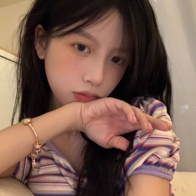 我写作业学长玩我下面 做错了题学长就弄一次