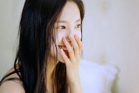 女生湿润的女人的太快说明什么 还没碰她就湿了是什么情况